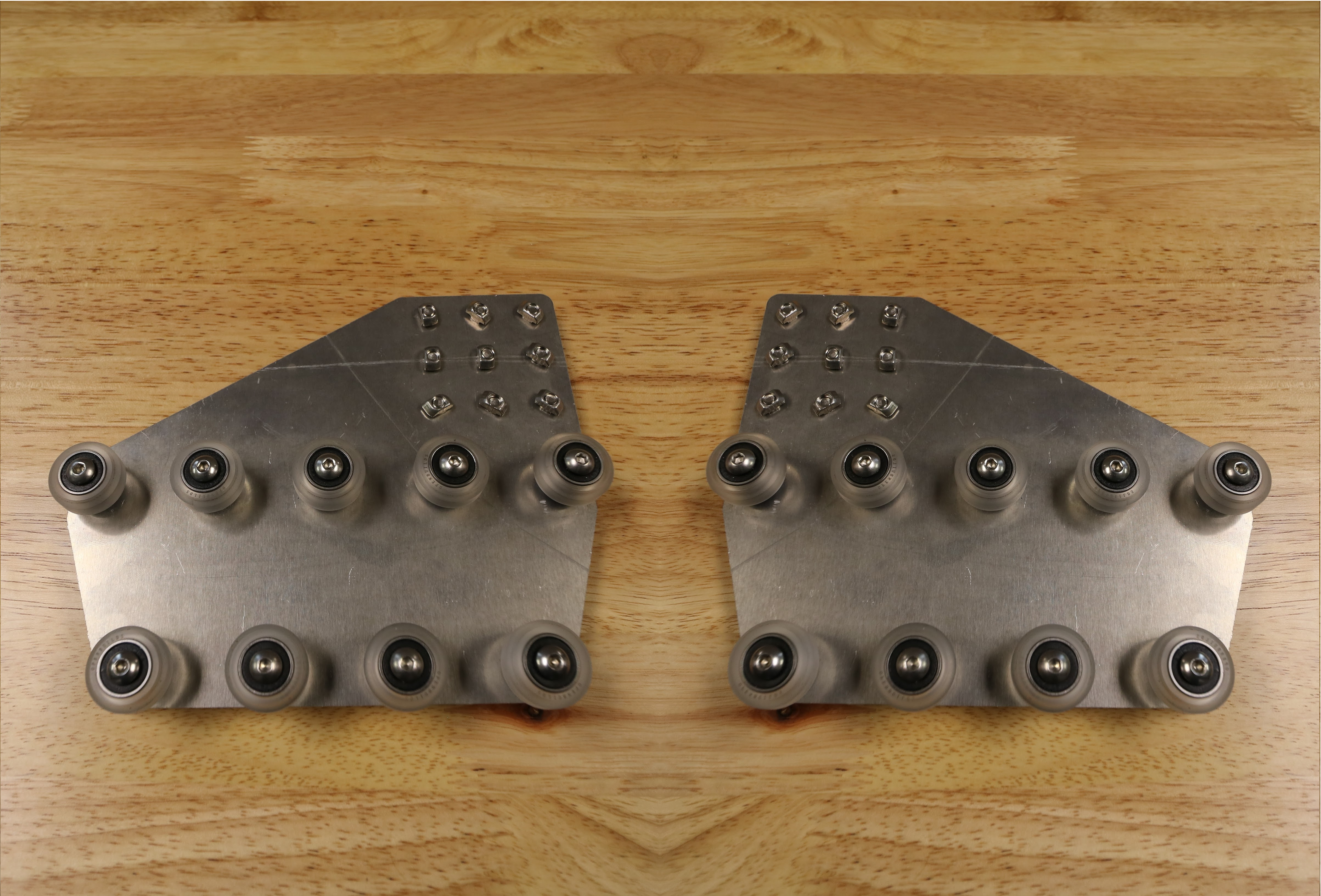 baa3f4f-mirror_gantry_wheel_plates.jpg baa3f4f-mirror_gantry_wheel_plates.jpg