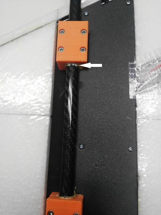 碳管安装在支架中