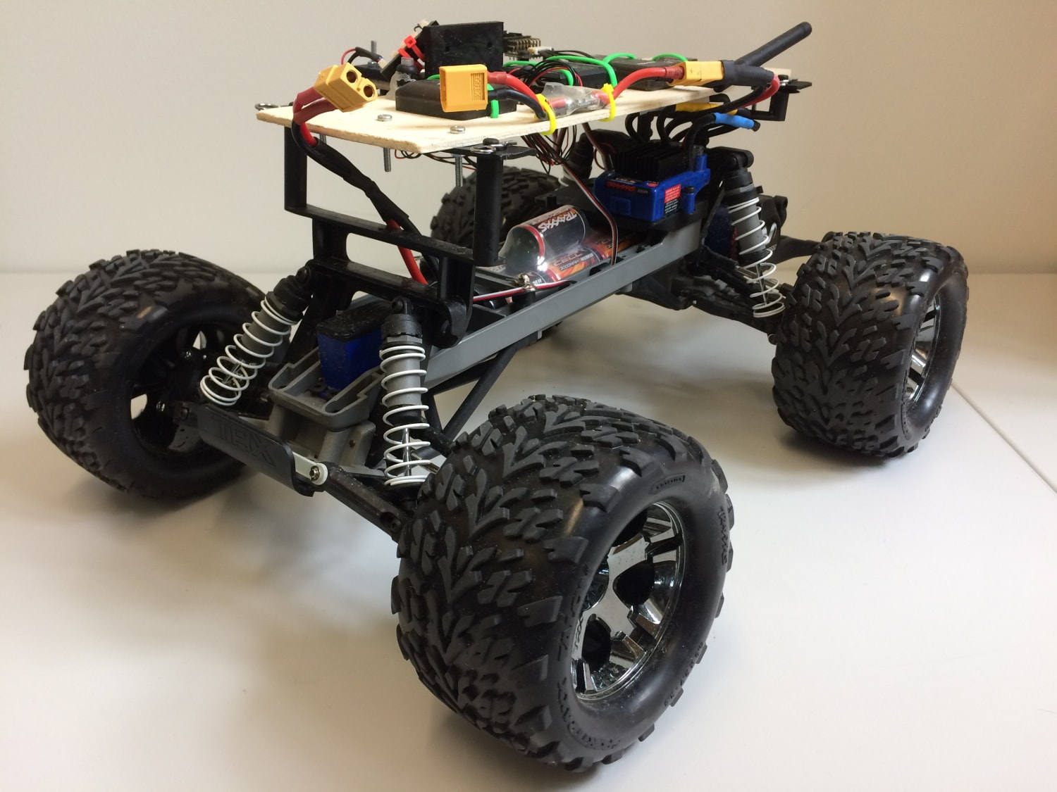 特拉克斯（Traxxas）Stampede 最终组装图