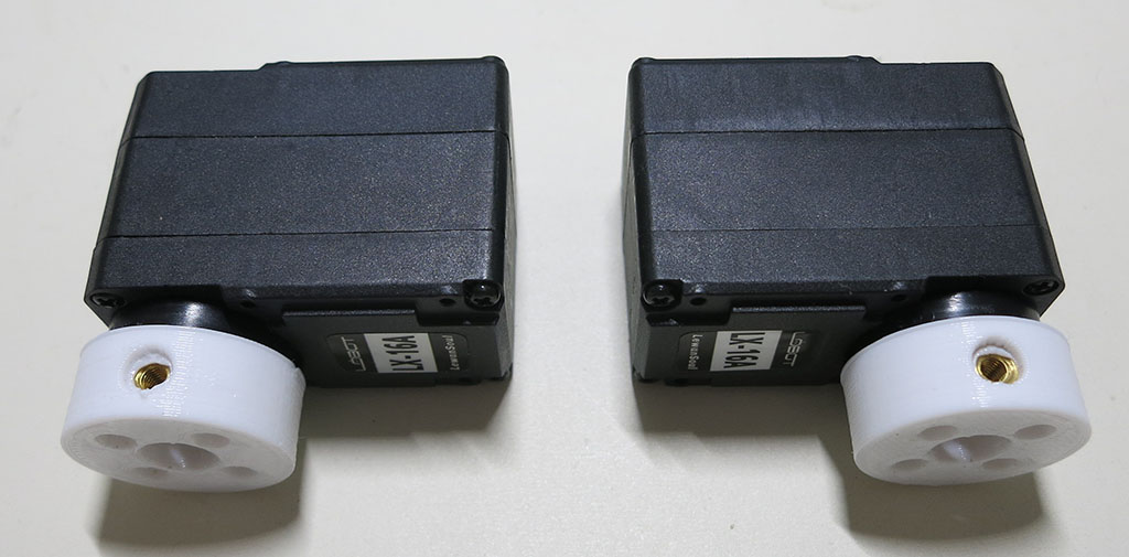 Servo set screw orientation