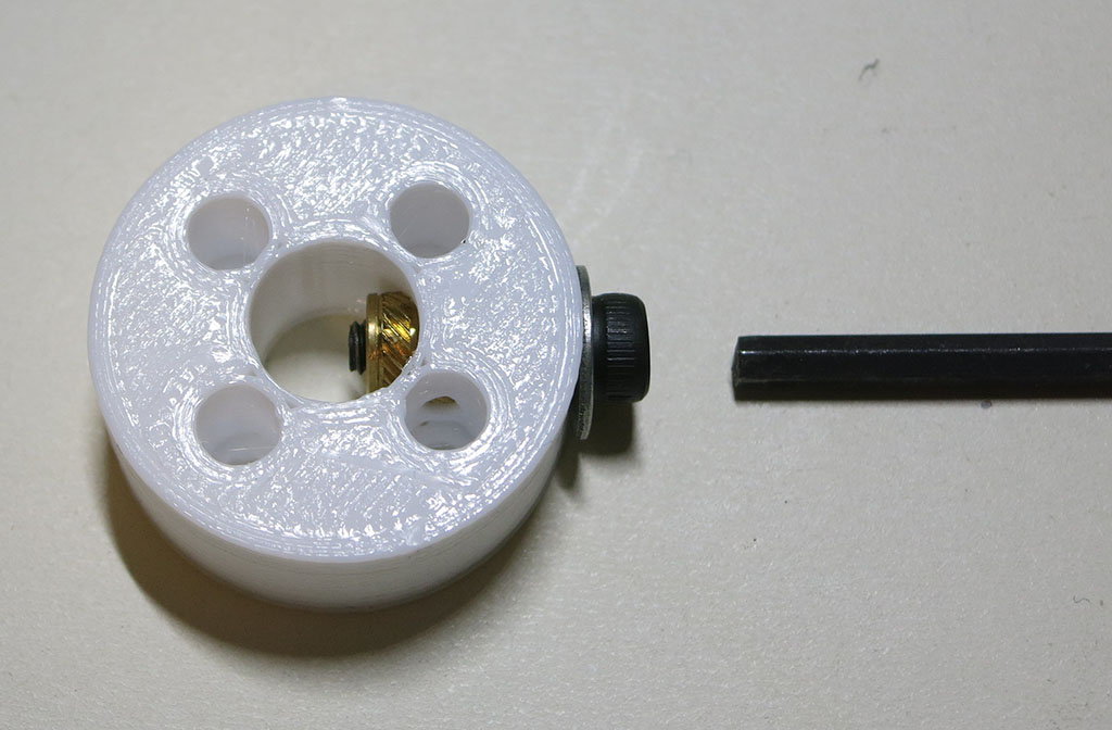 Servo coupler heat insert halfway