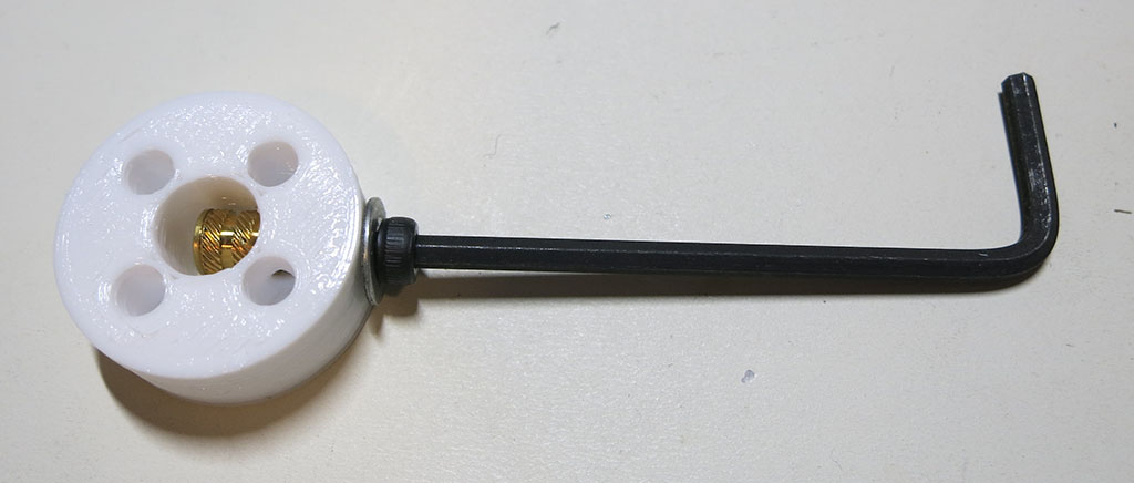 Servo coupler heat set insert held by M3 bolt